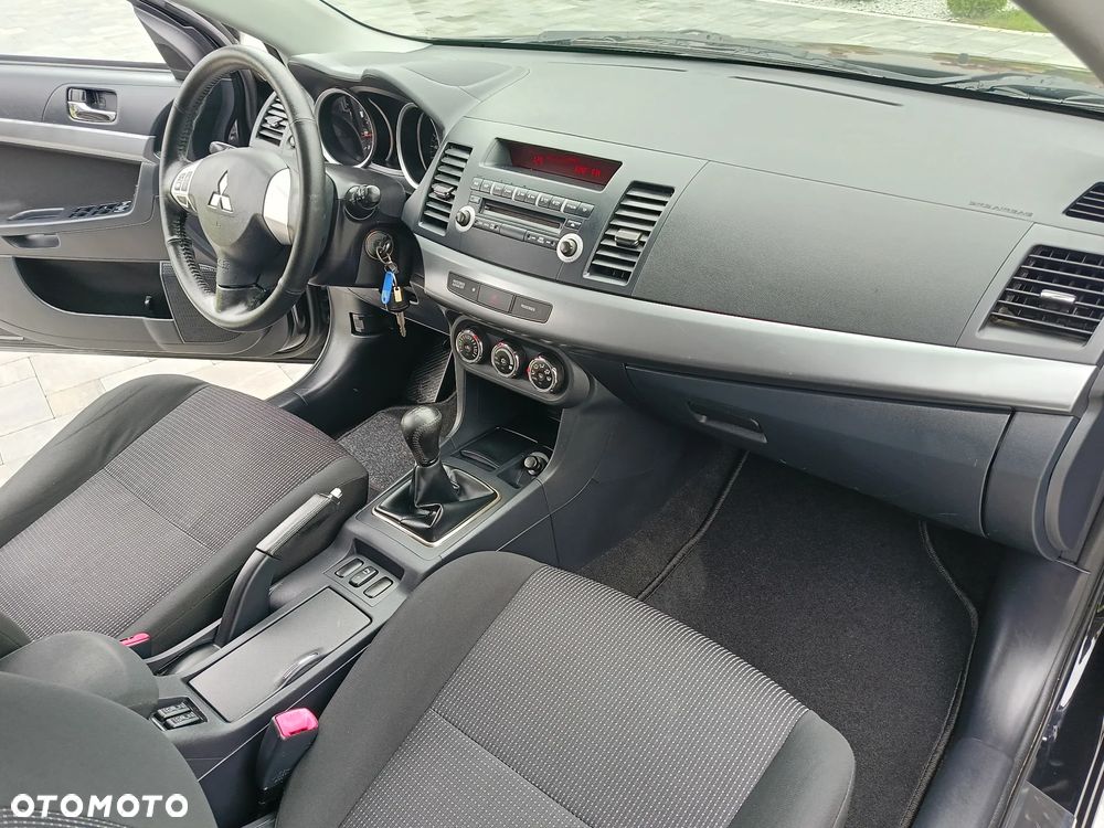 Mitsubishi Lancer - 12