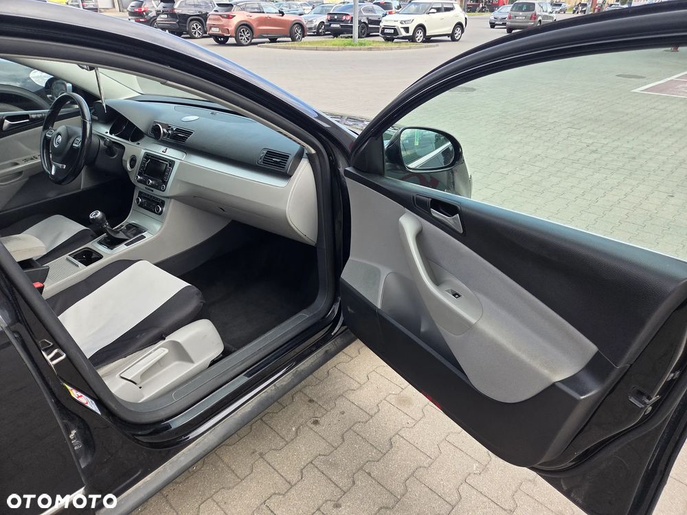 Volkswagen Passat 2.0 TDI DPF BlueMotion Technology Comfortline - 28