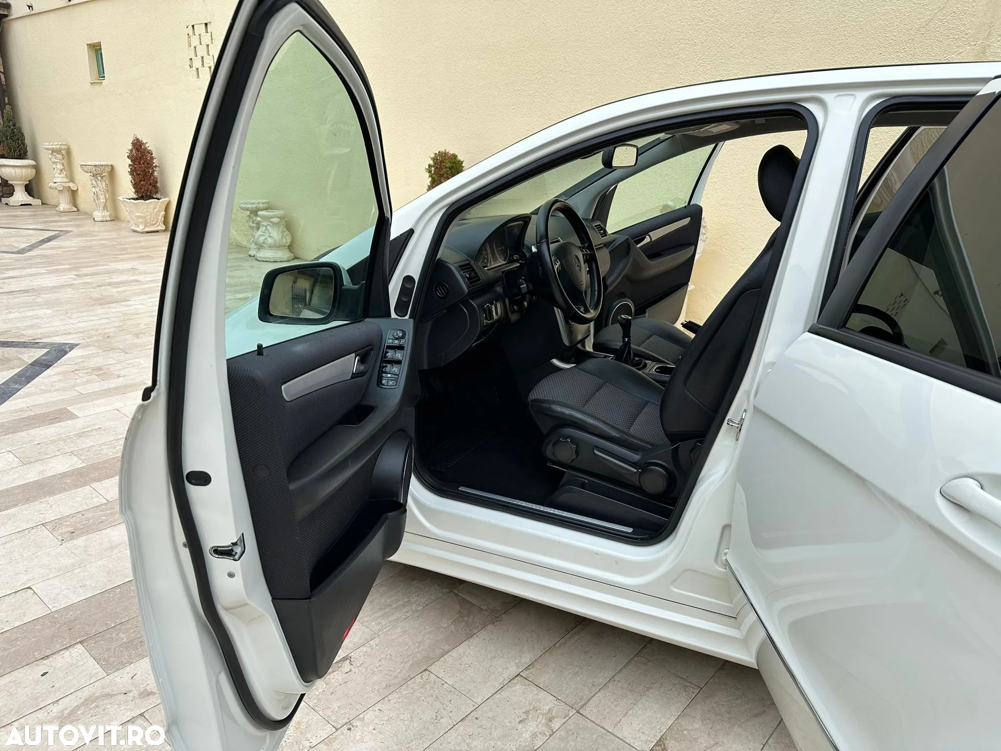 Mercedes-Benz A - 5