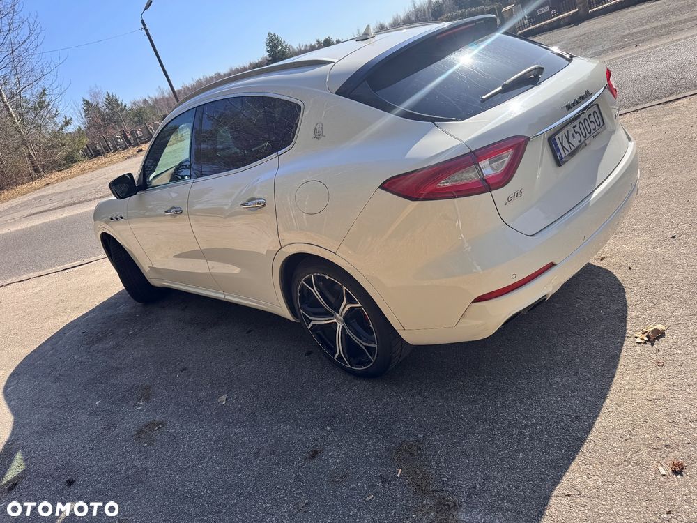 Maserati Levante S - 11