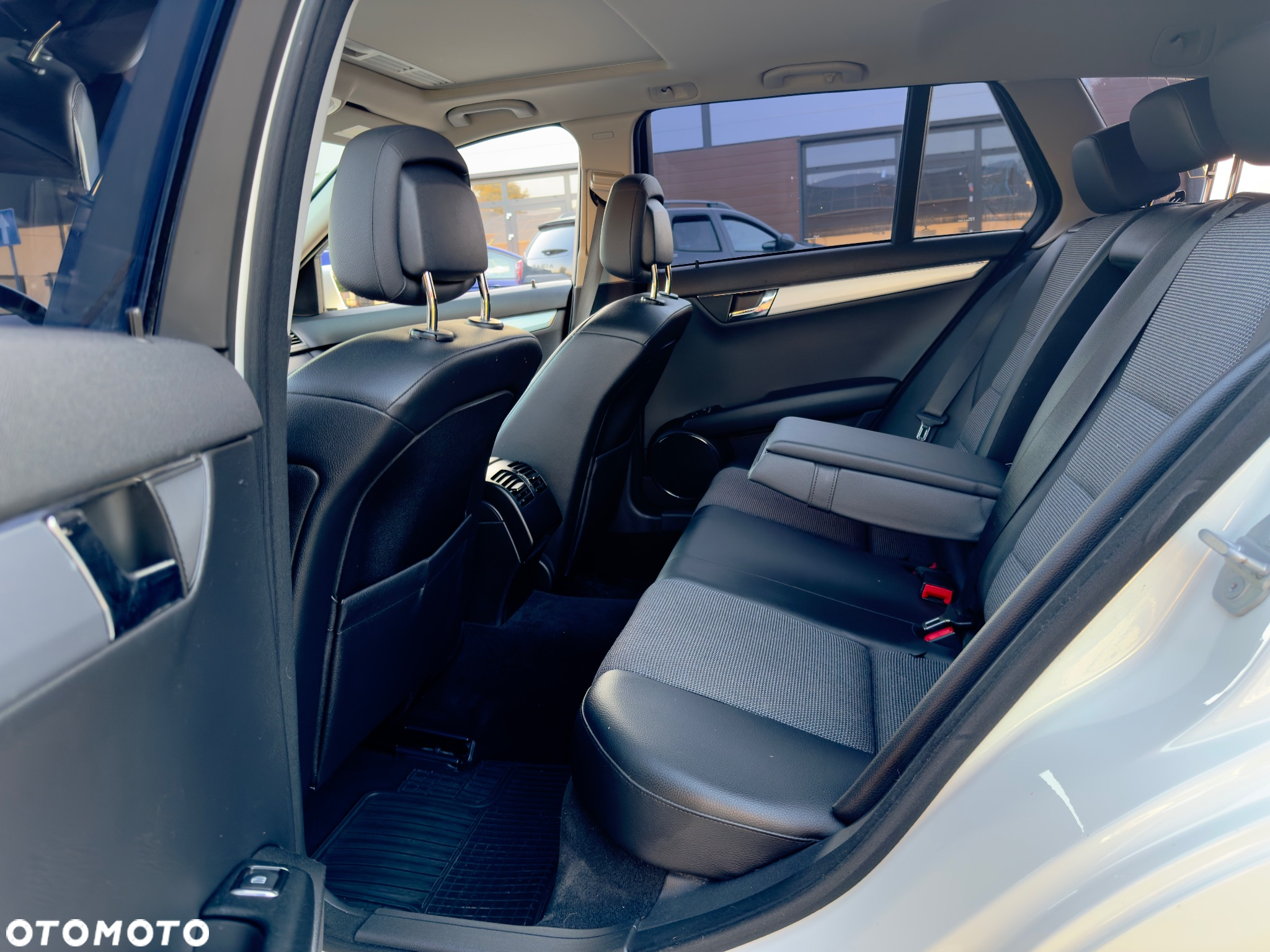 Mercedes-Benz Klasa C 180 T Kompressor Automatik BlueEFFICIENCY Special Edition - 10