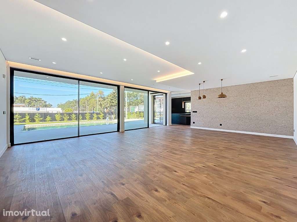 Moradia T5 na Aroeira - Charneca da Caparica. - Grande imagem: 3/28