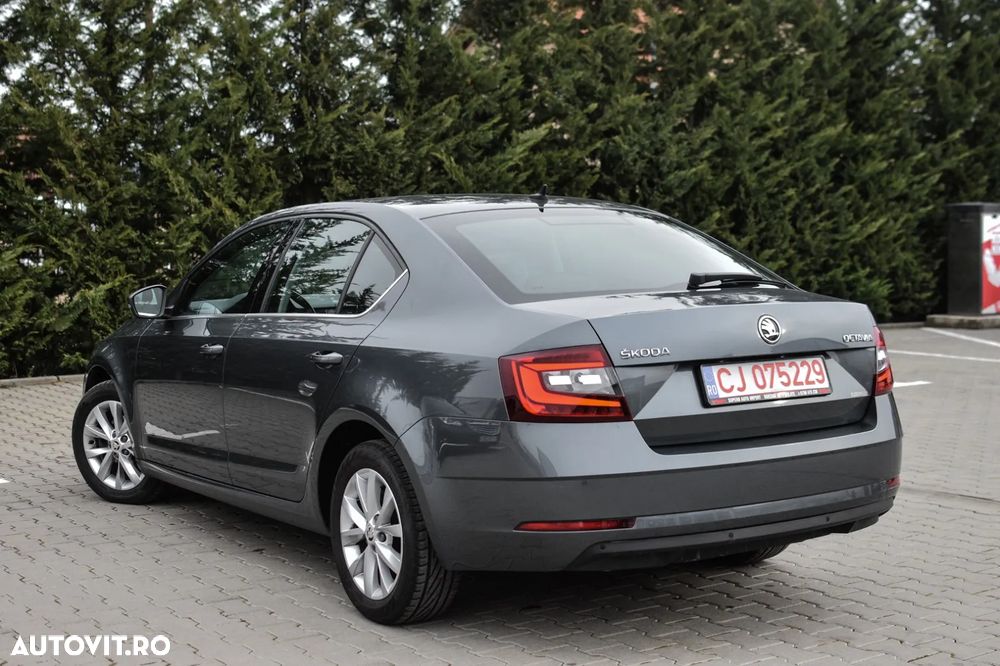 Skoda Octavia 1.6 TDI DSG Clever - 5