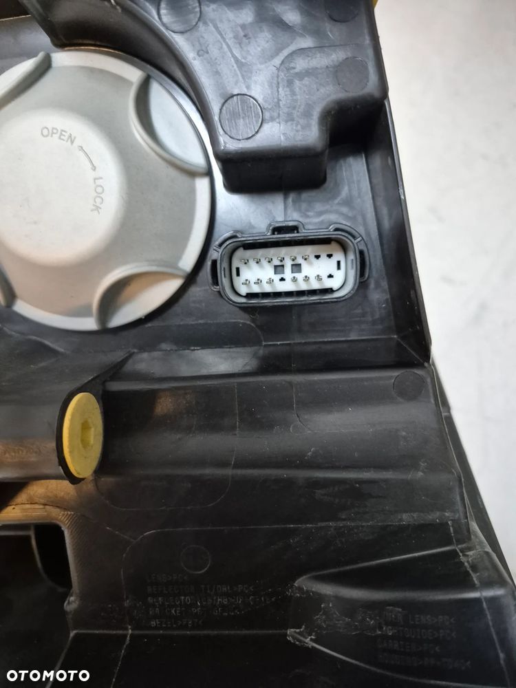 Ford Courier MK3 lampa prawa R2X6-13E014-AE - 10