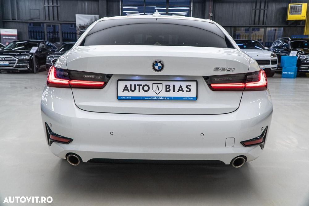 BMW Seria 3 320i Aut. Sport Line - 25