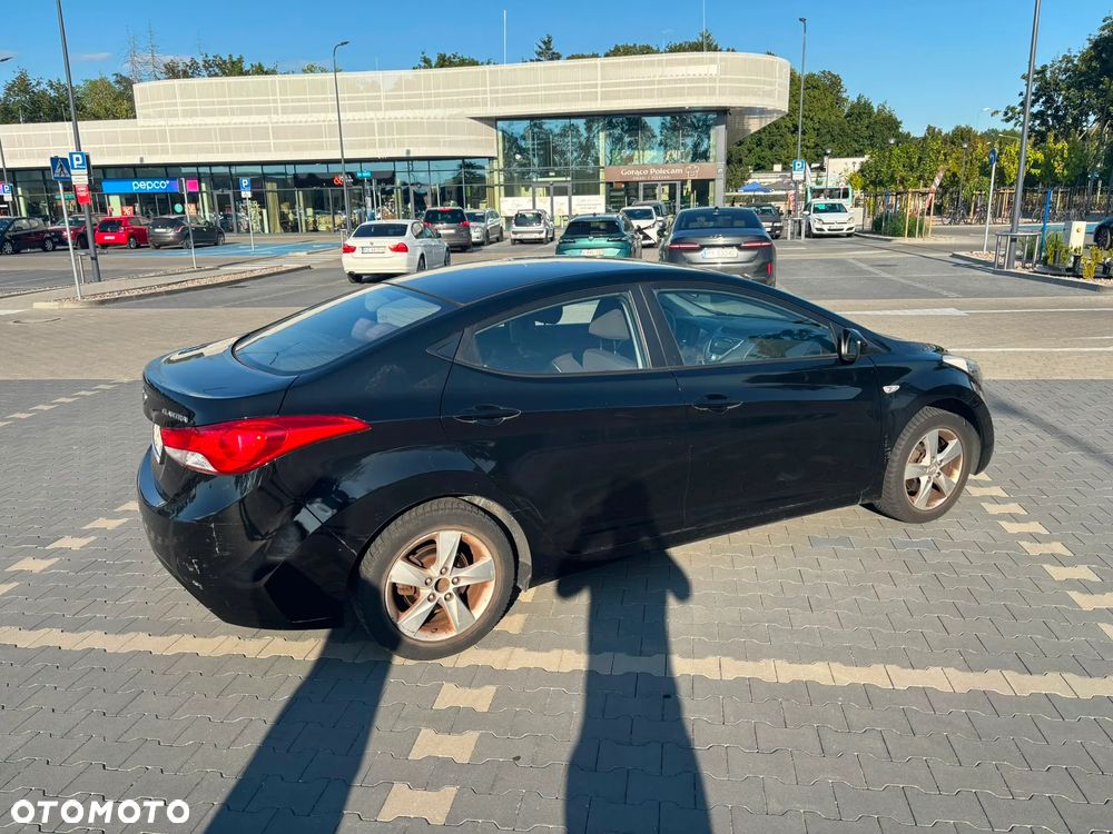 Hyundai Elantra 1.6 Comfort - 12