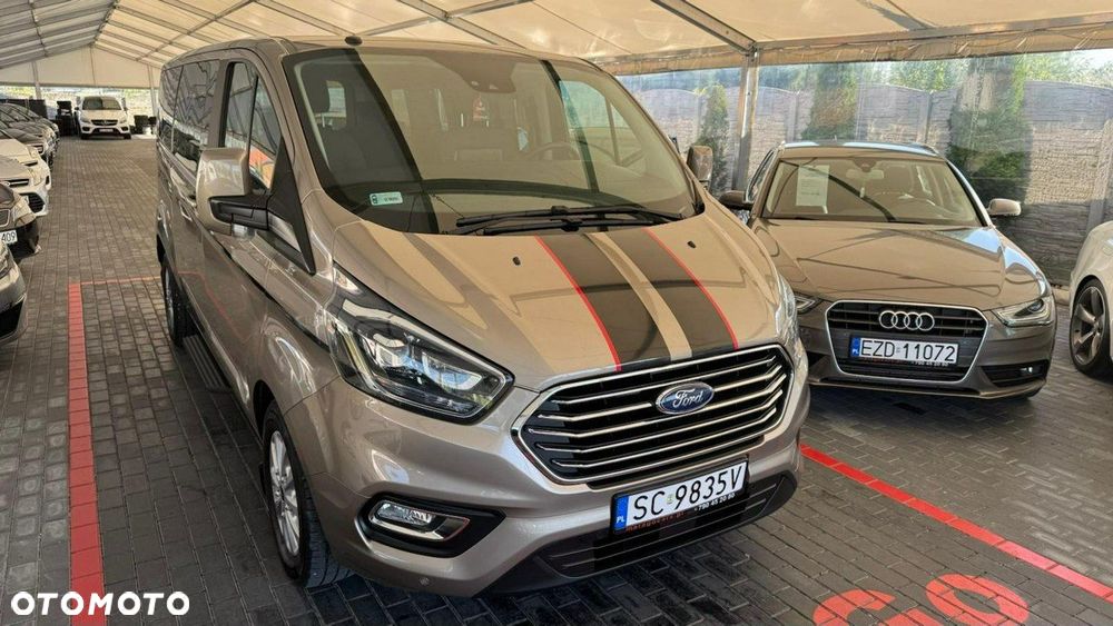 Ford Tourneo Custom - 12