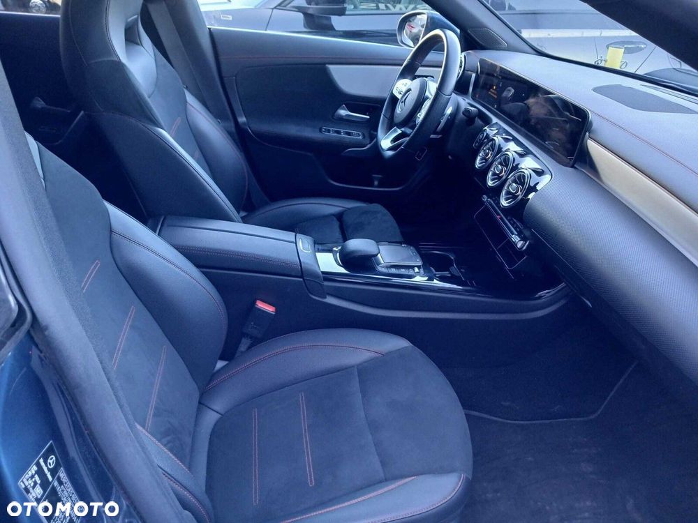 Mercedes-Benz CLA 200 d 4-Matic 8G-DCT - 3