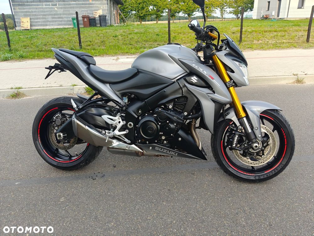 Suzuki GSX - 11