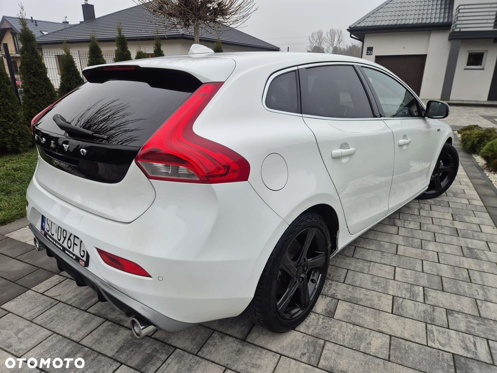Volvo V40 D2 R Design - 16