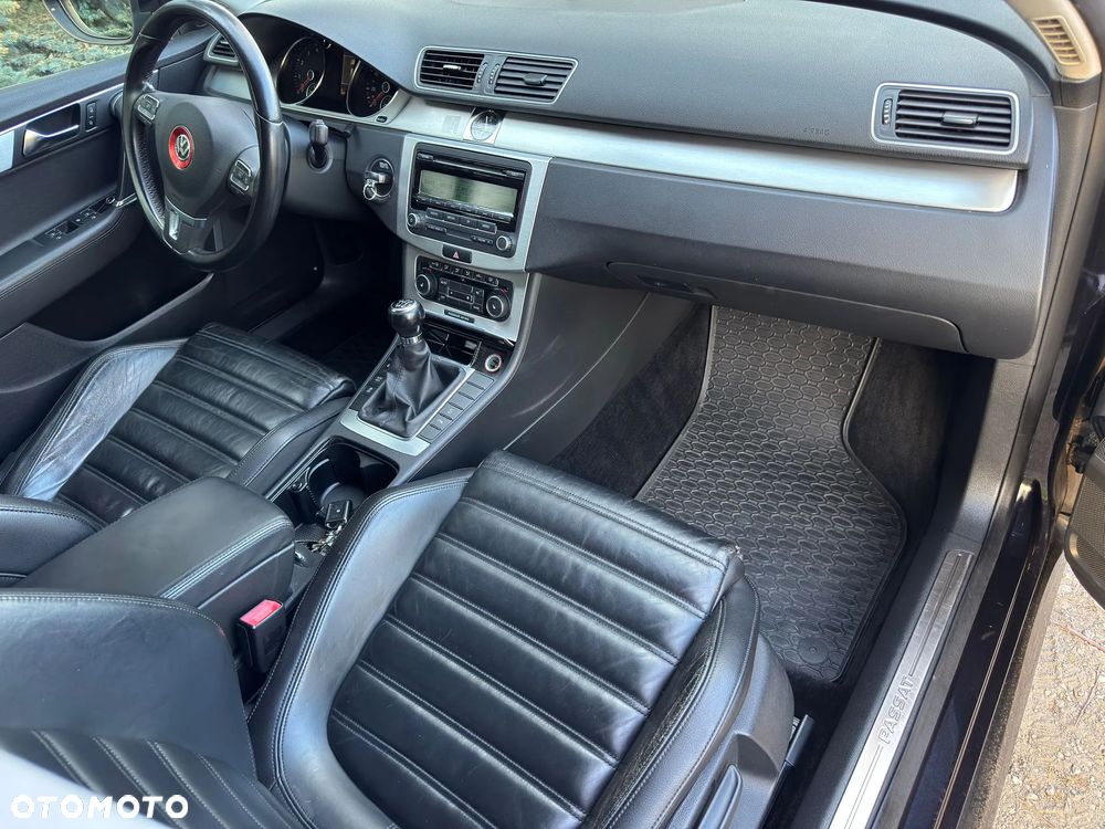 Volkswagen Passat - 15