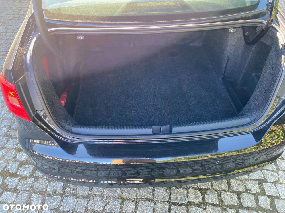 Volkswagen Jetta 1.6 TDI Comfortline - 21