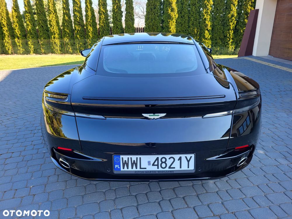 Aston Martin DB11 Launch Edition - 10