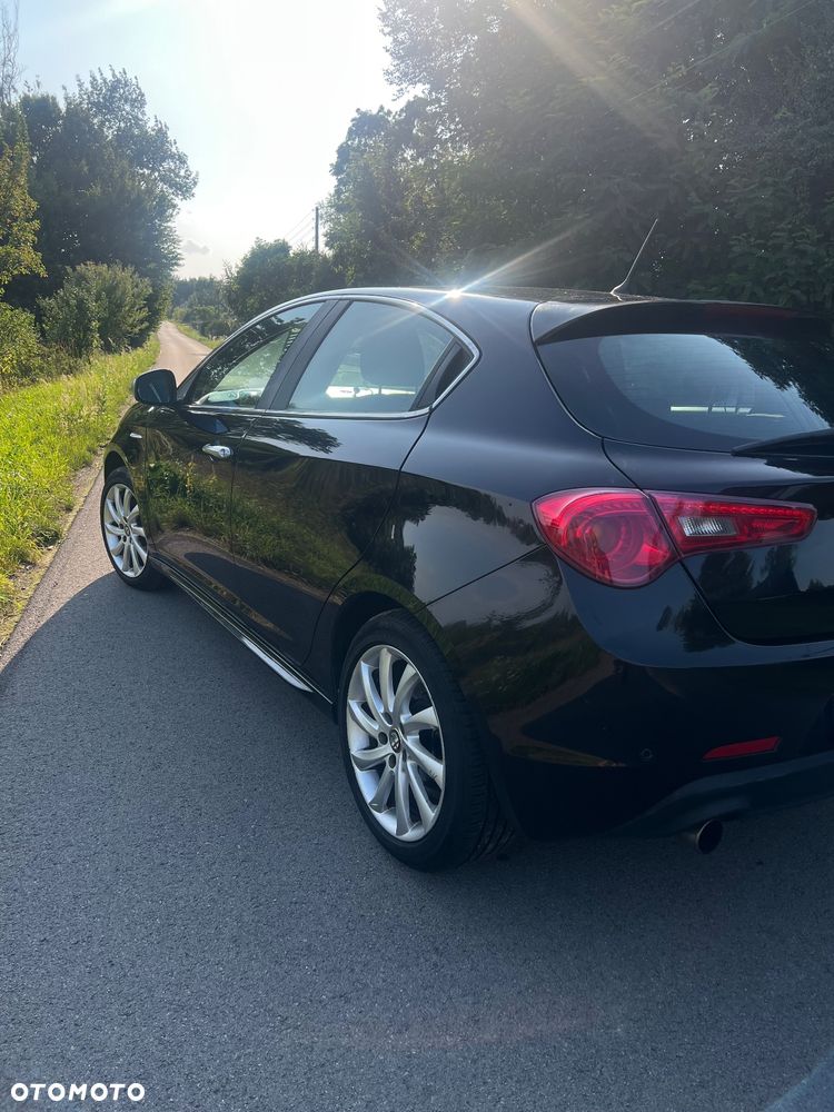 Alfa Romeo Giulietta 2.0 JTDM 16V - 4