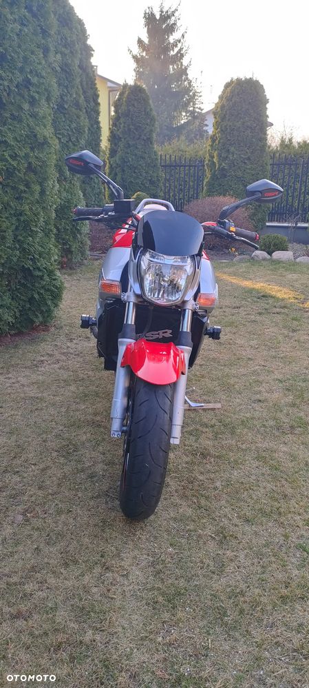 Suzuki GSR - 8