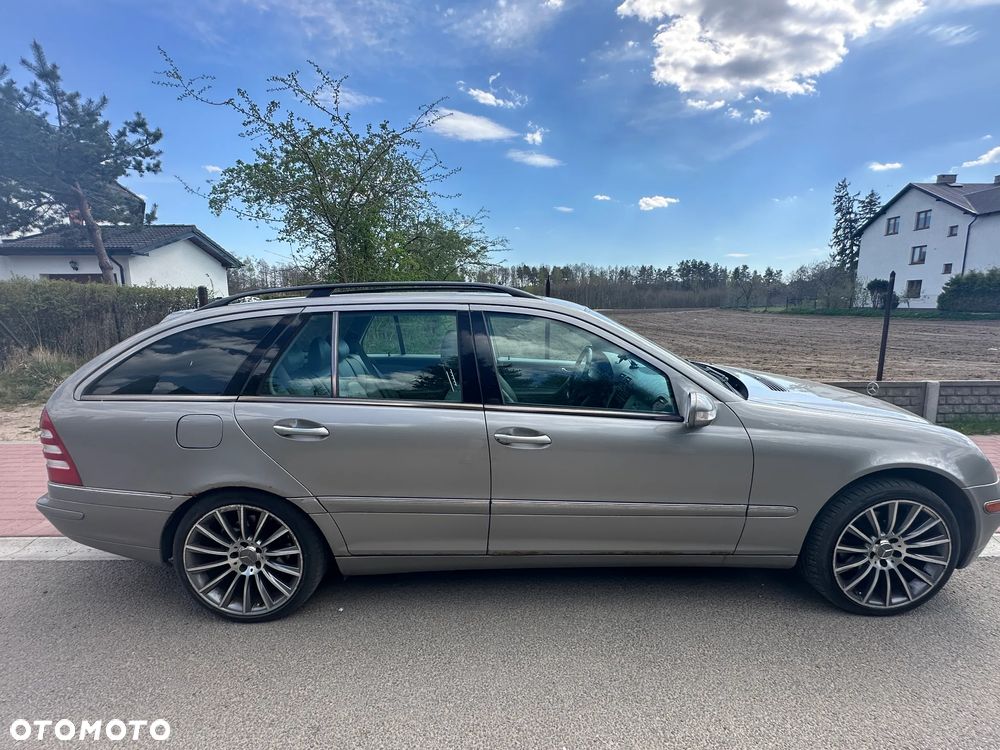 Mercedes-Benz Klasa C 240 4Matic Avantgarde - 32