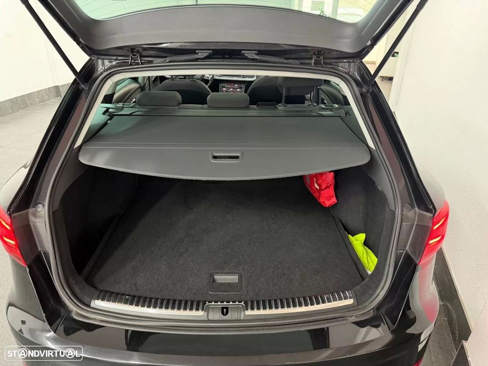 SEAT Leon 1.6 TDI Style S/S — fotografia 35
