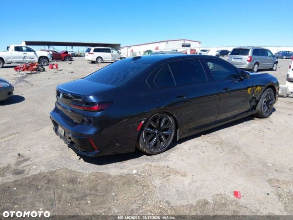 BMW i7 - 4