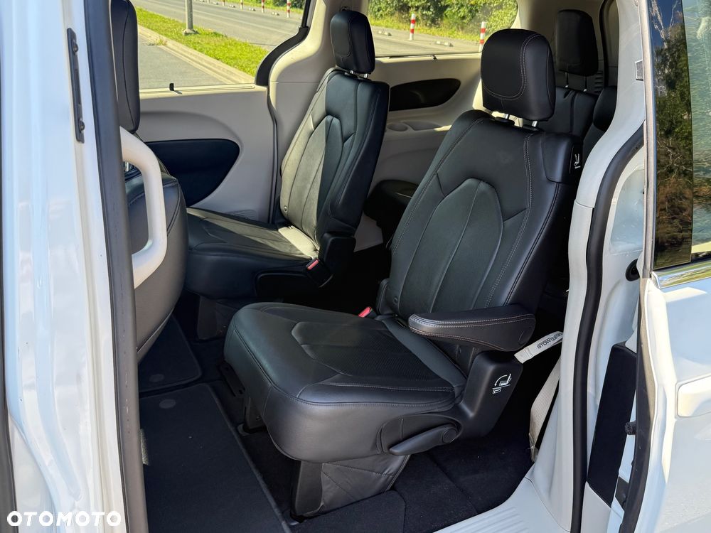 Chrysler Pacifica - 33