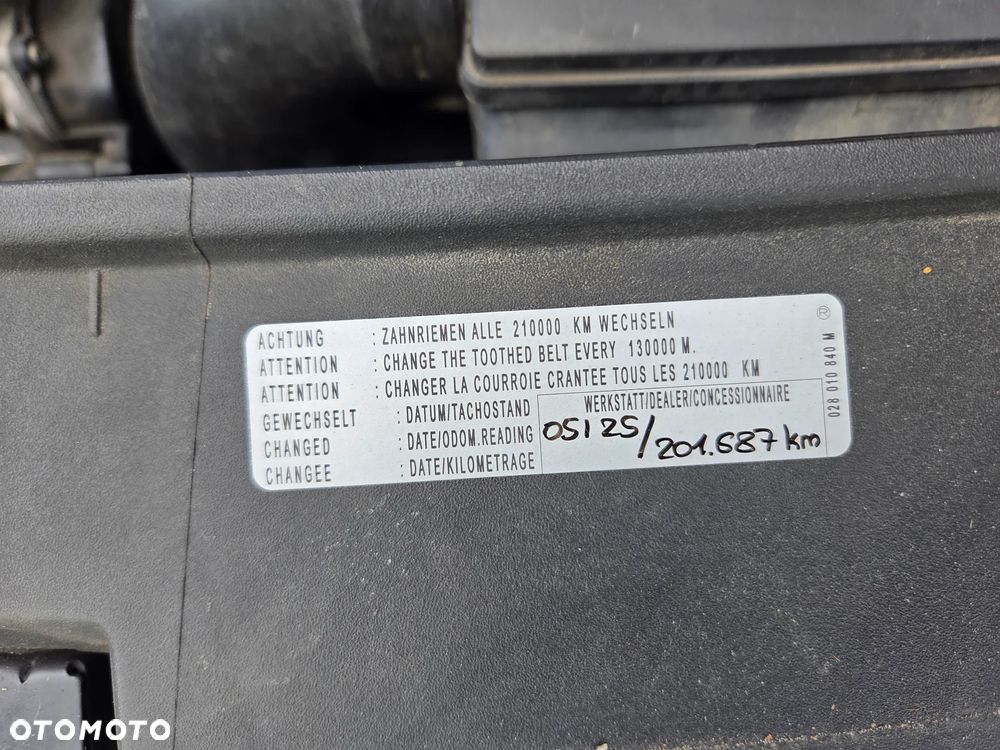 Volkswagen Touran - 19