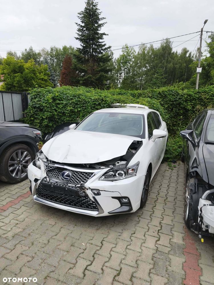 Lexus CT - 1