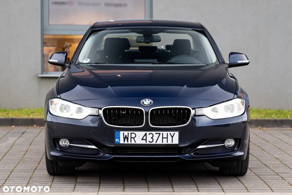 BMW Seria 3 320d DPF Edition Sport - 38