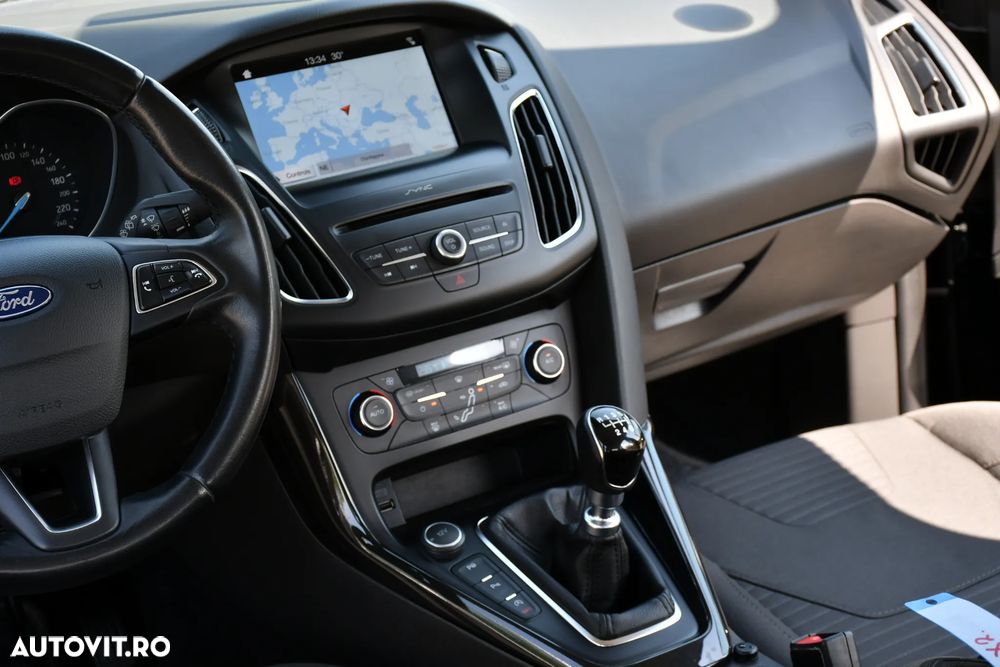 Ford Focus 1.5 EcoBlue Start-Stopp-System TITANIUM DESIGN - 35