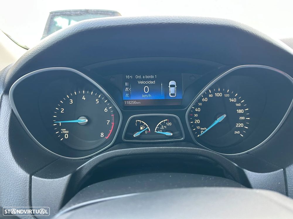 Ford Focus 1.0 SCTi Titanium - 8