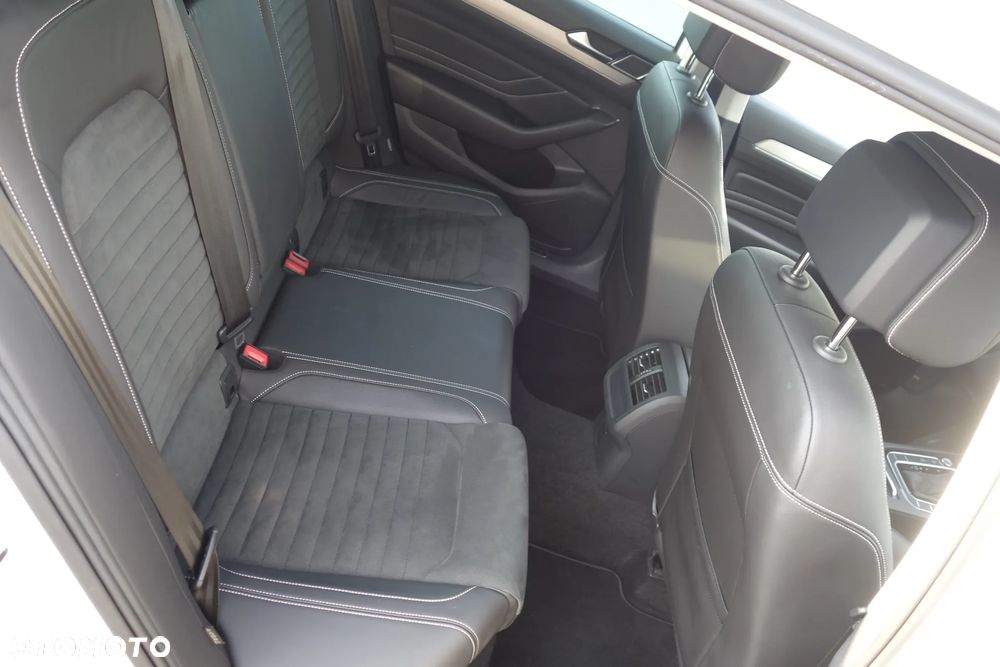 Volkswagen Passat - 11