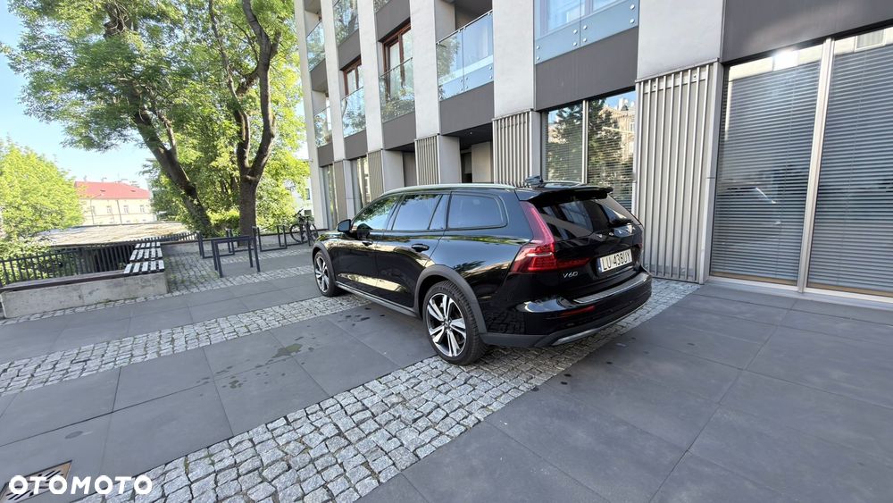 Volvo V60 Cross Country B5 B AWD Plus - 4