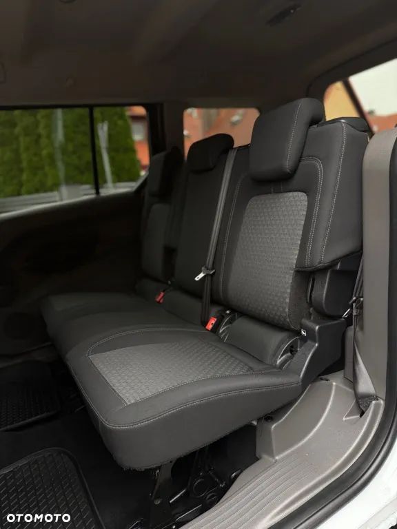 Ford Tourneo Connect Grand - 27