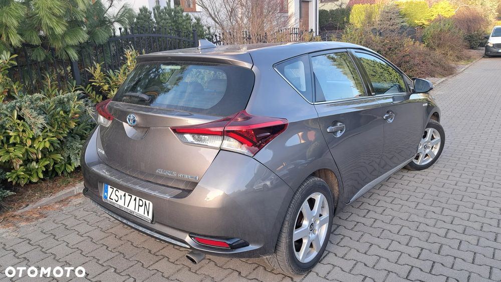 Toyota Auris 1.8 HSD Sol - 2