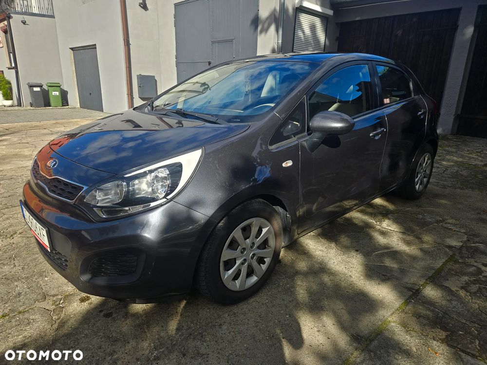 Kia Rio 1.4 L - 6