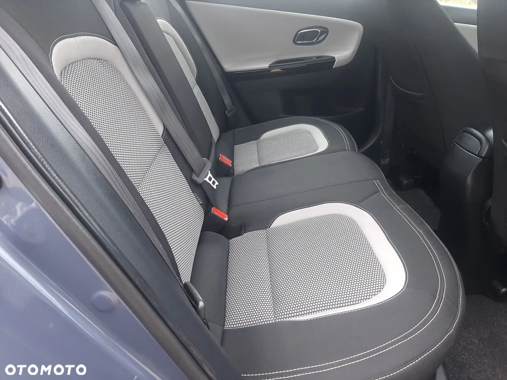 Kia Ceed 1.6 GDI ISG Platinum Edition - 27