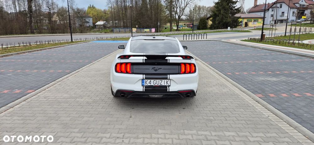 Ford Mustang - 4