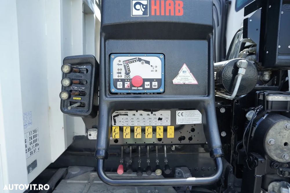 Renault C 380 / 6x4 / CAROSERIE LIVRARE 6,8 m / + HDS HIAB 244 EP-5 / ATINGERE: 15 M / MAX 8.400 KG / MANUALĂ / EURO 6 - 19
