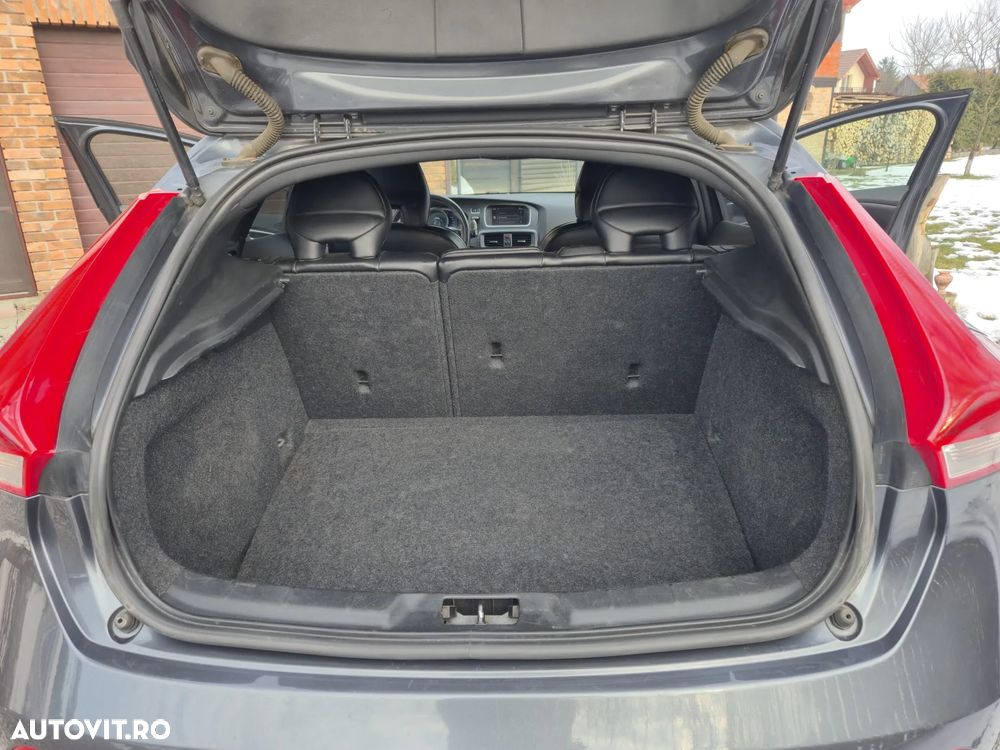 Volvo V40 D2 R-Design - 8