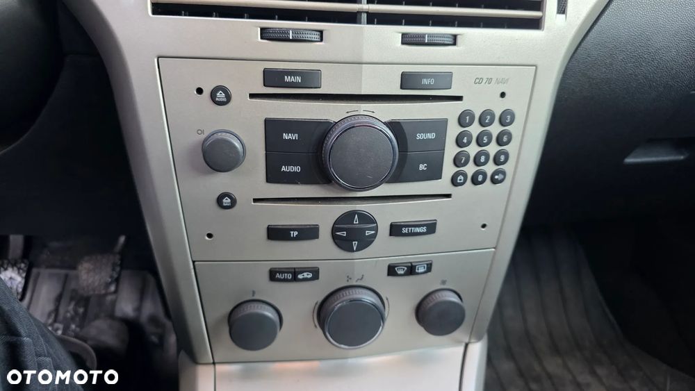 Opel Astra 1.9 CDTI DPF NAVI - 10