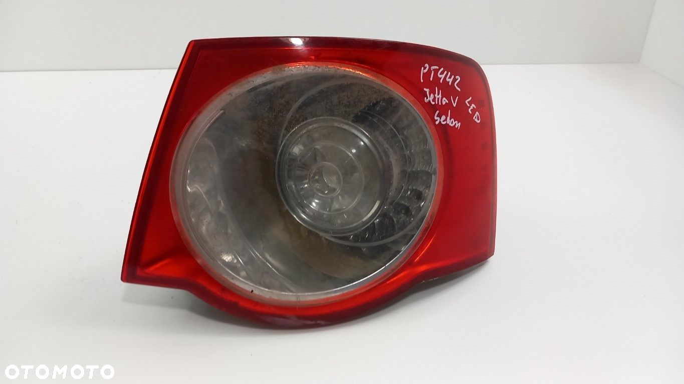 VW JETTA V LAMPA TYŁ PRAWA LED - 1