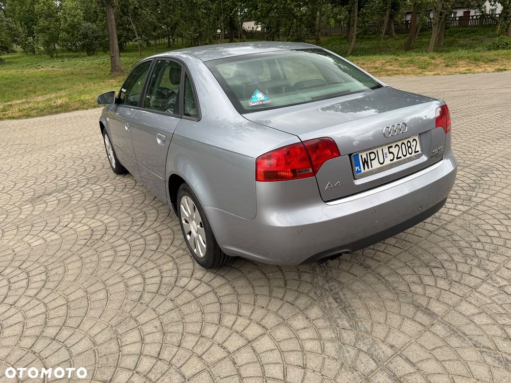 Audi A4 Limousine - 4