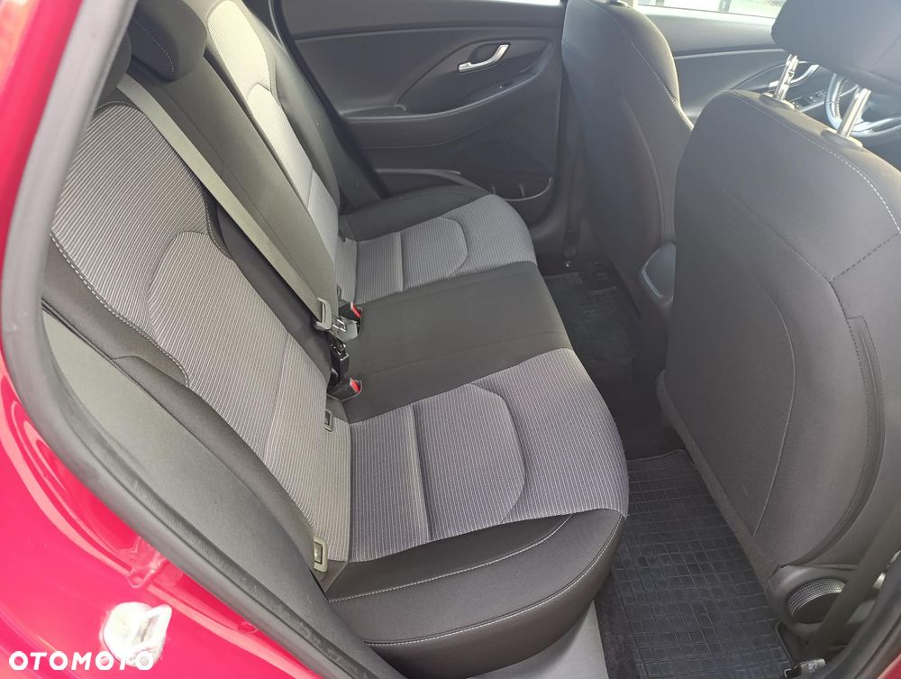 Hyundai i30 1.5 DPI Classic + - 13
