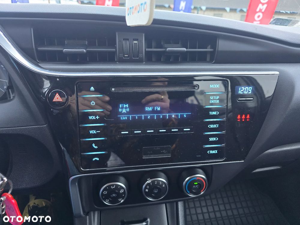 Toyota Corolla 1.6 Active EU6 - 24