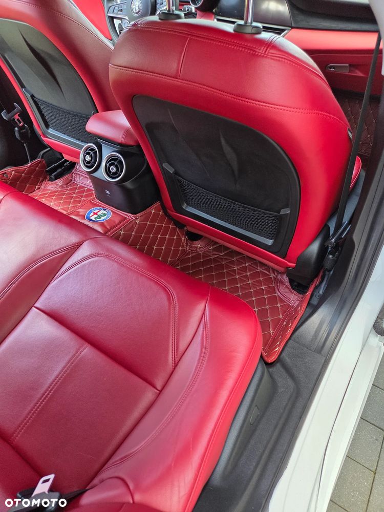 Alfa Romeo Giulia 2.0 Turbo Veloce - 12