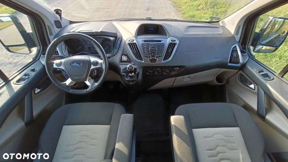 Ford Tourneo Custom - 13