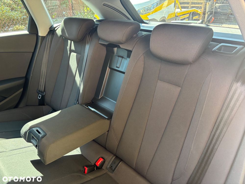 Audi A4 Avant 40 TFSI Sport S tronic - 13