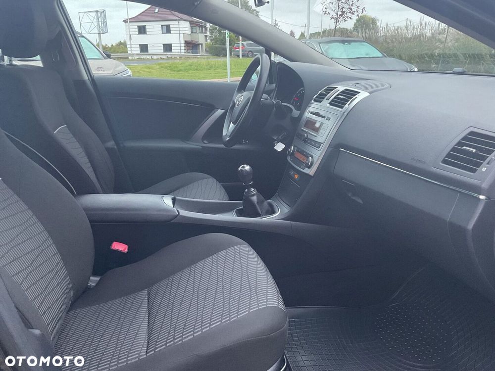 Toyota Avensis 1.6 Luna - 12