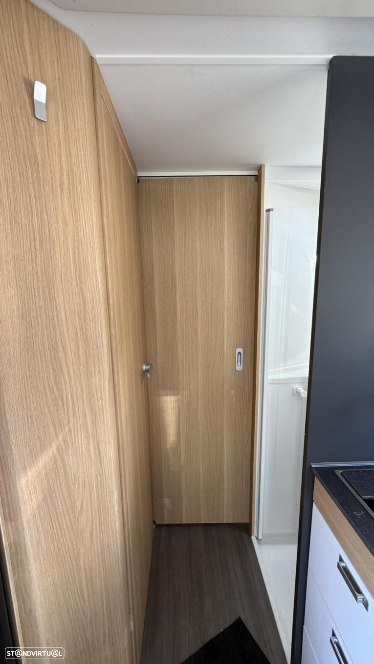 Adria Matrix 670 SC cama central e basculante - 49