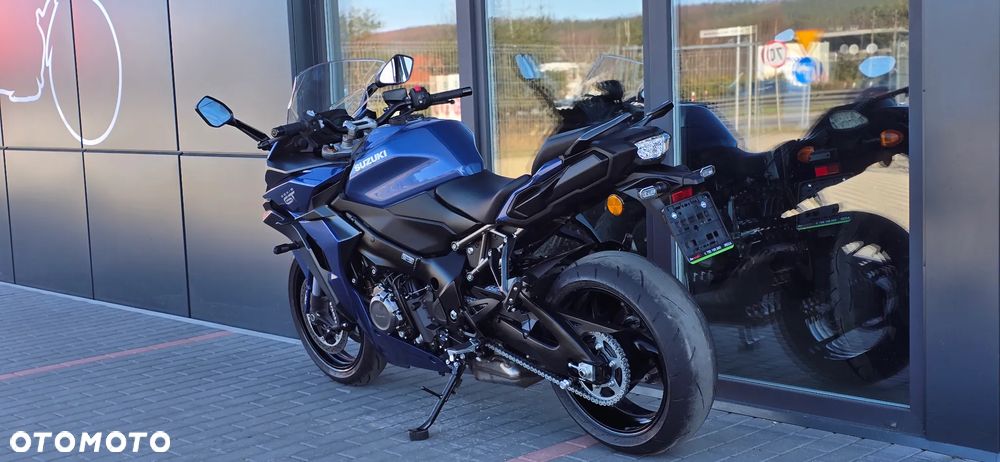 Suzuki GSX - 27