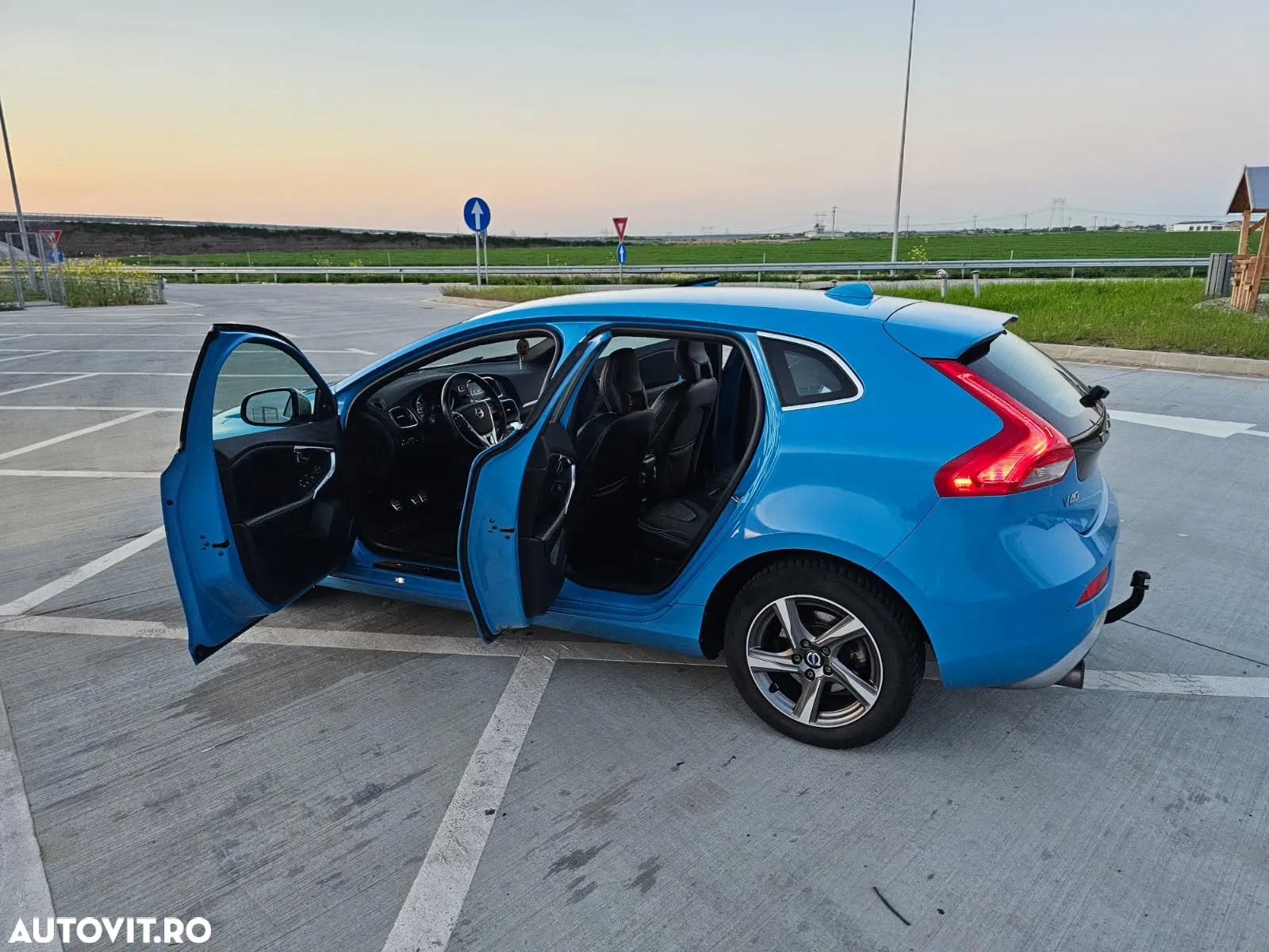 Volvo V40 D4 VEA R-Design - 8