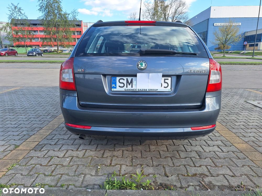Skoda Octavia 1.6 Combi Ambiente - 3